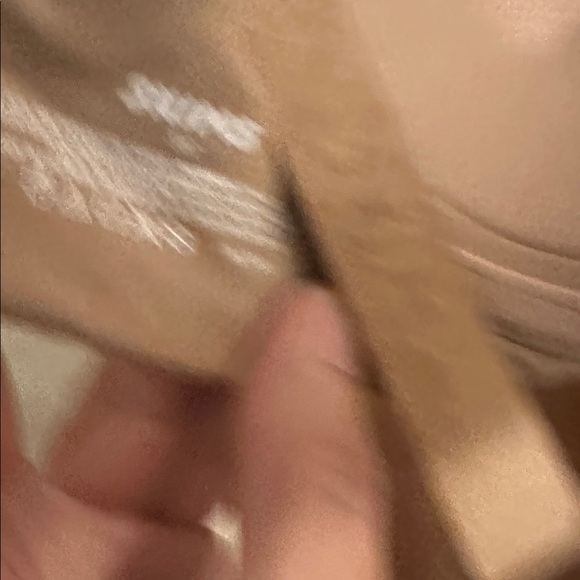 Skims Everybody Scoop Plunge Bra - Picture 8 of 9